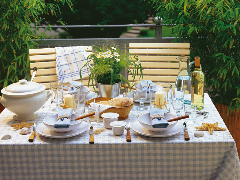 discount tablecloths, cloth tablecloths, bulk table linens, floral linens table covers